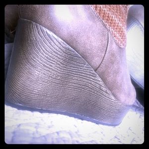 ‼️ NWT ‼️ Muk Luks Wedge Boots.